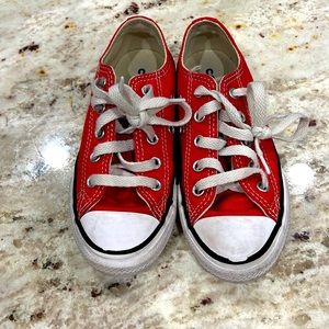 Unisex kids low top converse shoes